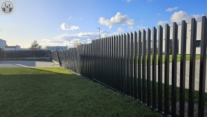 Šukinė tvora – estetiškas ir modernus pasirinkimas